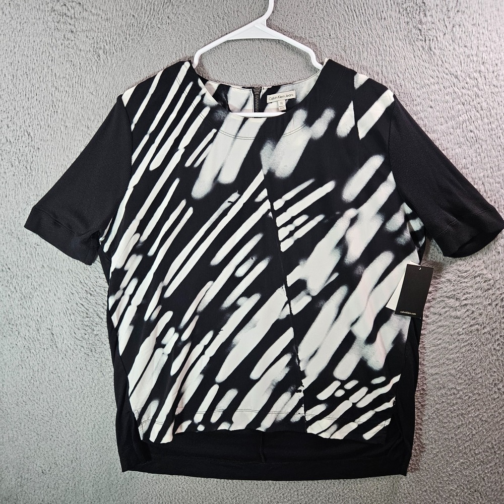 $59 NEW‎ Calvin Klein Jeans Top XL Abstract Print Short Sleeve Black White